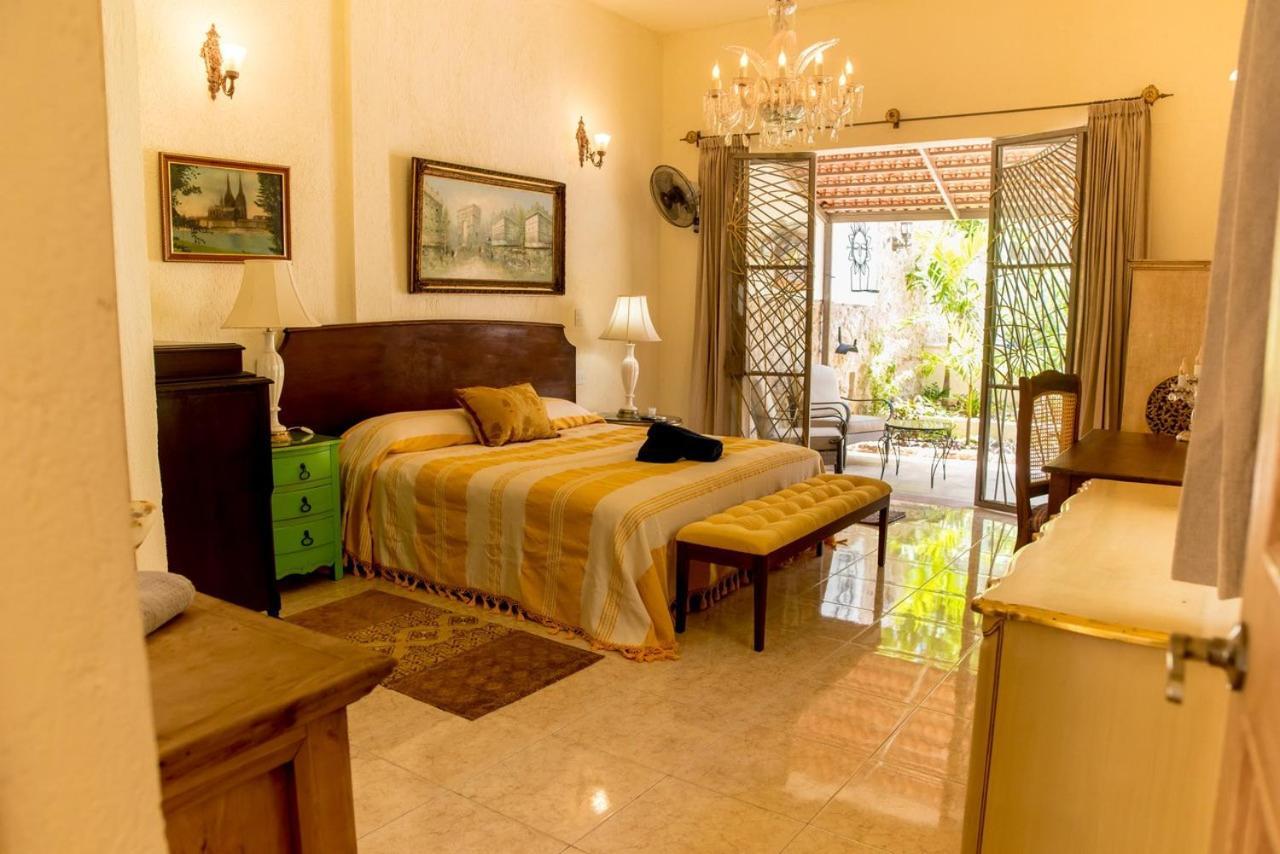 Casa Palmas By Majikal B&B Mérida Extérieur photo